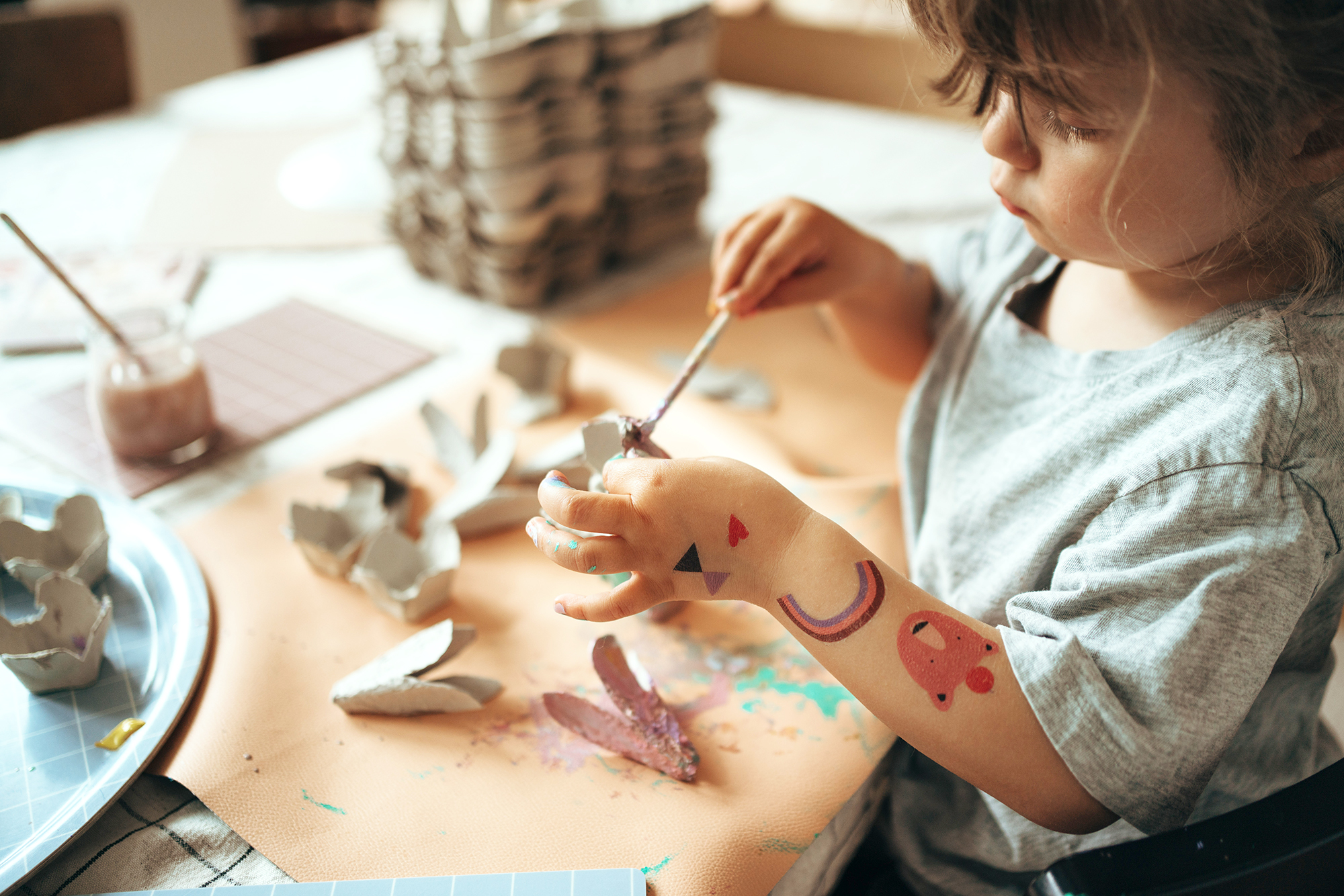 nuukk diy Blumenkranz aus Eierschachtel basteln Kinderzimmer