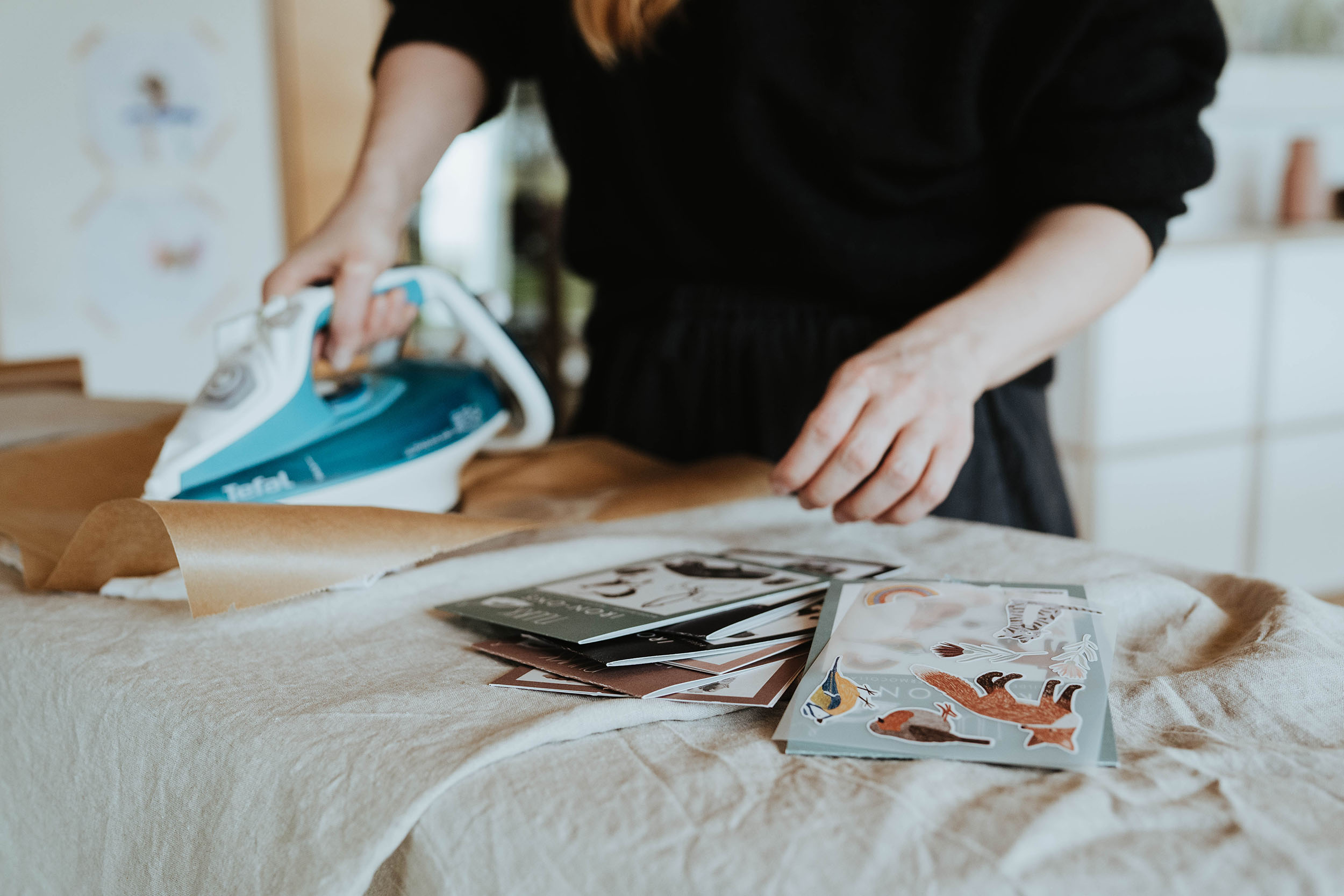 nuukk_Buegelbiler_web_16 nuukk Bügelbilder anbringen, Löcher stopfen, Flecken kaschieren