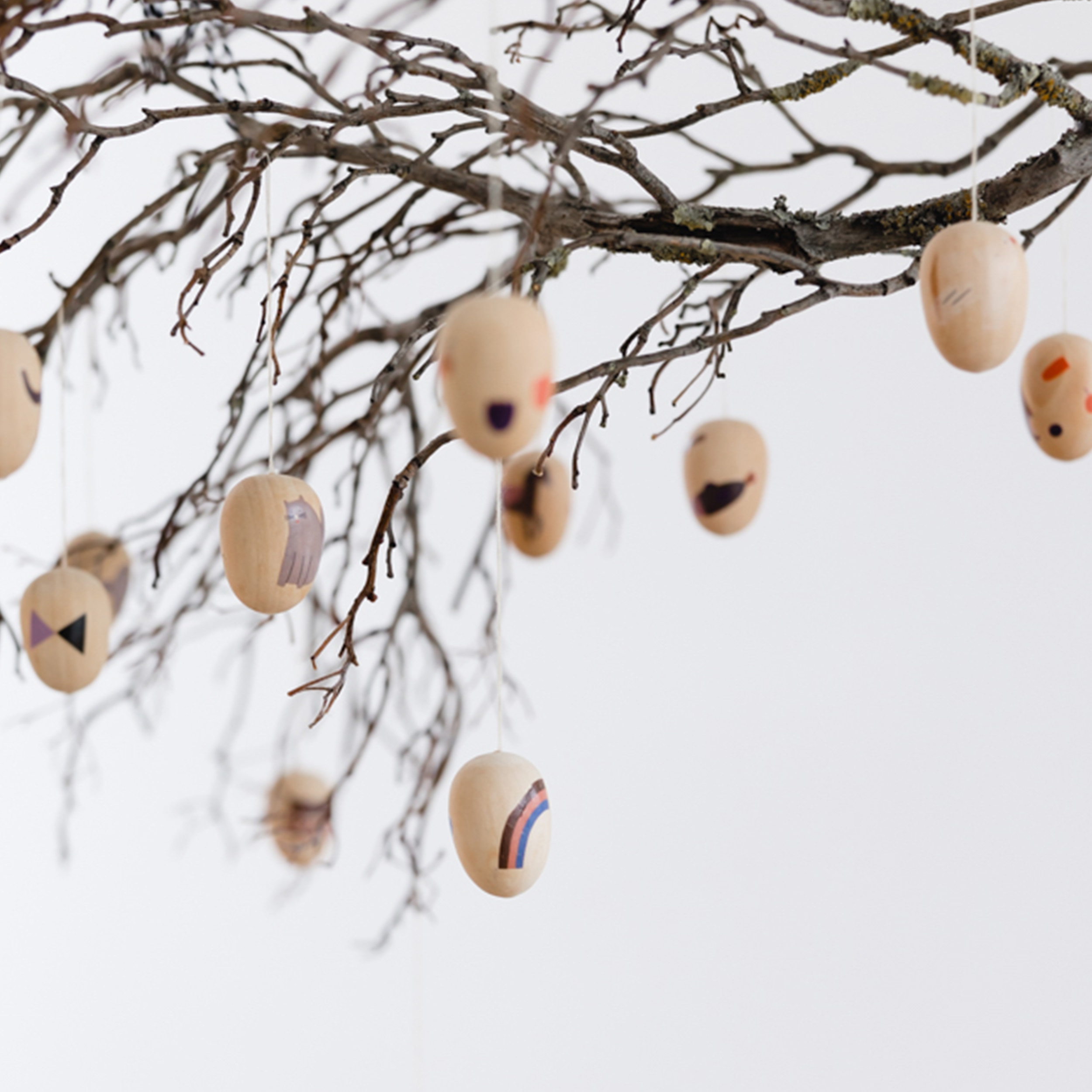 Ostereier verziert mit kindertattoos von nuukk, Motive: Regenbogen, schmetterling, baer