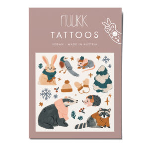 nuukk nachhaltige Kindertattoos Mützen und Handschuhe mit Illustrationen von Elena Comte. Tattoos Mützen und Handschuhe. Winterliche Motive mit Hase, Dachs, Waschbaer und Igel