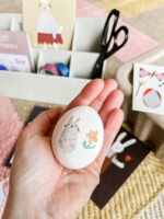 Osterei mit Kindertattoos Ostermotiv von Nuukk