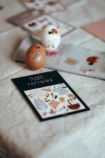 Ostereier verzieren mit nuukk Kindertattoos. Motive: Osterhase, Hase, Marienkäfer, Lamm