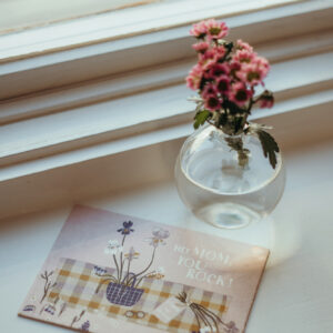 nuukk, Postkarte aus Holzschliffpappe, Sommer, Muttertag, feministische Postkarte