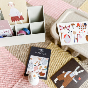 Postkarten fuer ostern, Motive: Hase, Lamm-Mädchen und Osterstrauß von Nuukk