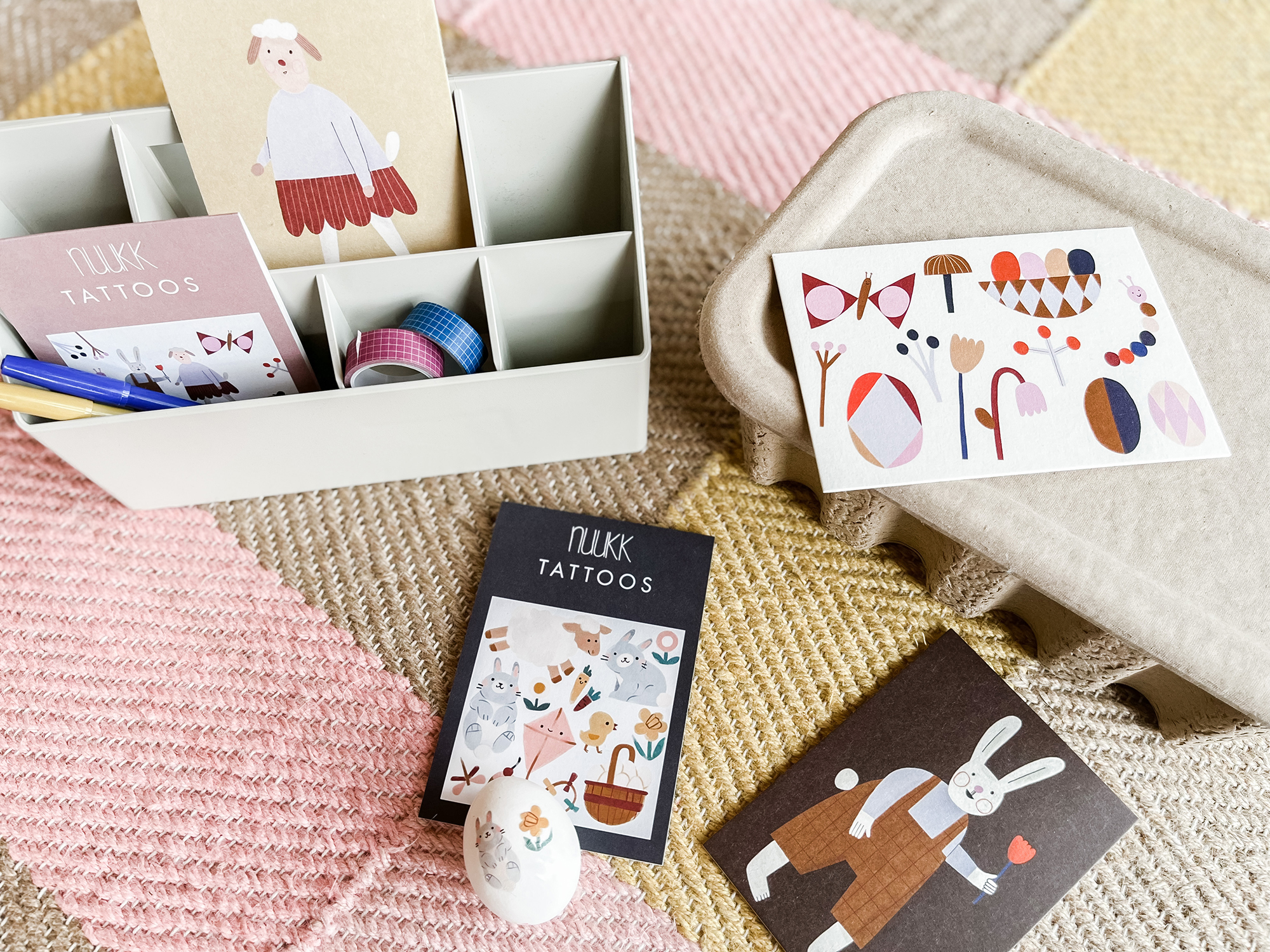 Postkarten fuer ostern, Motive: Hase, Lamm-Mädchen und Osterstrauß von Nuukk