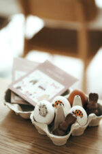 Ostereier verzieren mit Kindertattoos von nuukk, Motive: Hase, Marienkäfer