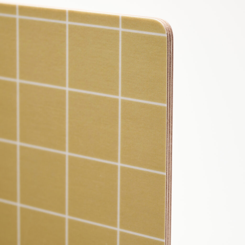 Frühstücksbrettchen Grid Gelb, schneidebrett detailaufnahme, rueckseite, furniertes holz