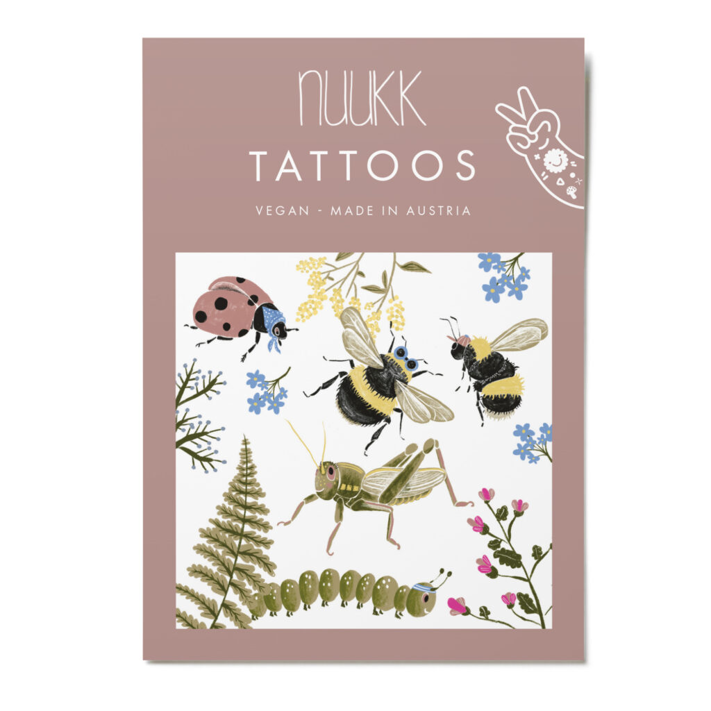 Kindertattoos Bienen. Tattoos Bienen. Vegane Kindertattoos “Insekten”. Bio Tattoos für Kinder. Motive: Biene, Marienkäfer, Grashüpfer, Raupe, Farn, Blumen. Ungiftig