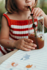 Sommerparty, nuukk, Gläser mit Porzellansticker verzieren, Sommer-Drink, Sommerparty für Kinder