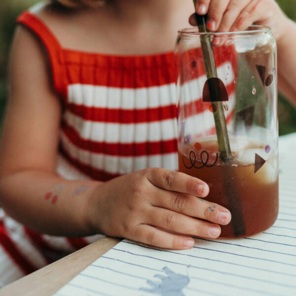 Sommerparty, nuukk, Gläser mit Porzellansticker verzieren, Sommer-Drink, Sommerparty für Kinder