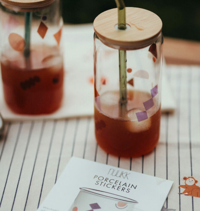 Sommerparty, nuukk, Gläser mit Porzellansticker verzieren, Sommer-Drink, Sommerparty für Kinder