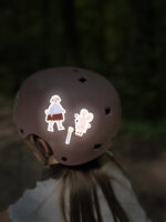 Reflektierende Aufkleber für Kinder von nuukk mit Illustrationen von Anna Katharina Jansen. Motive: Lamm, Maus, für mehr Sichtbarkeit im Dunklen.