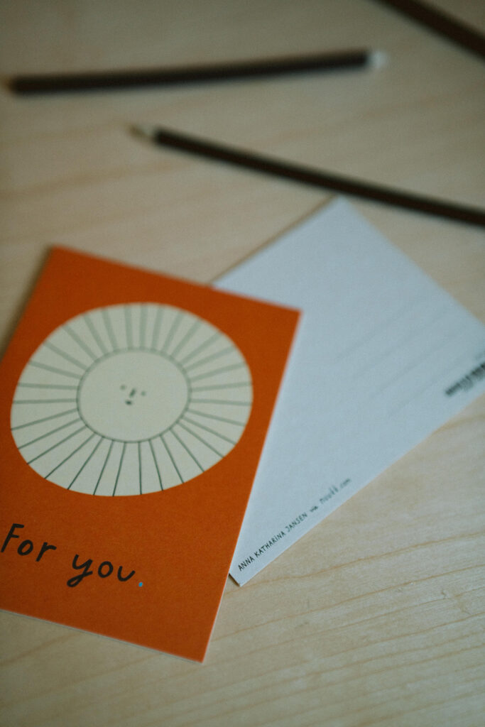 Postkarten von Anna Katharina Jansen auf dicke Holzschliffpappe gedruckt. Sonne