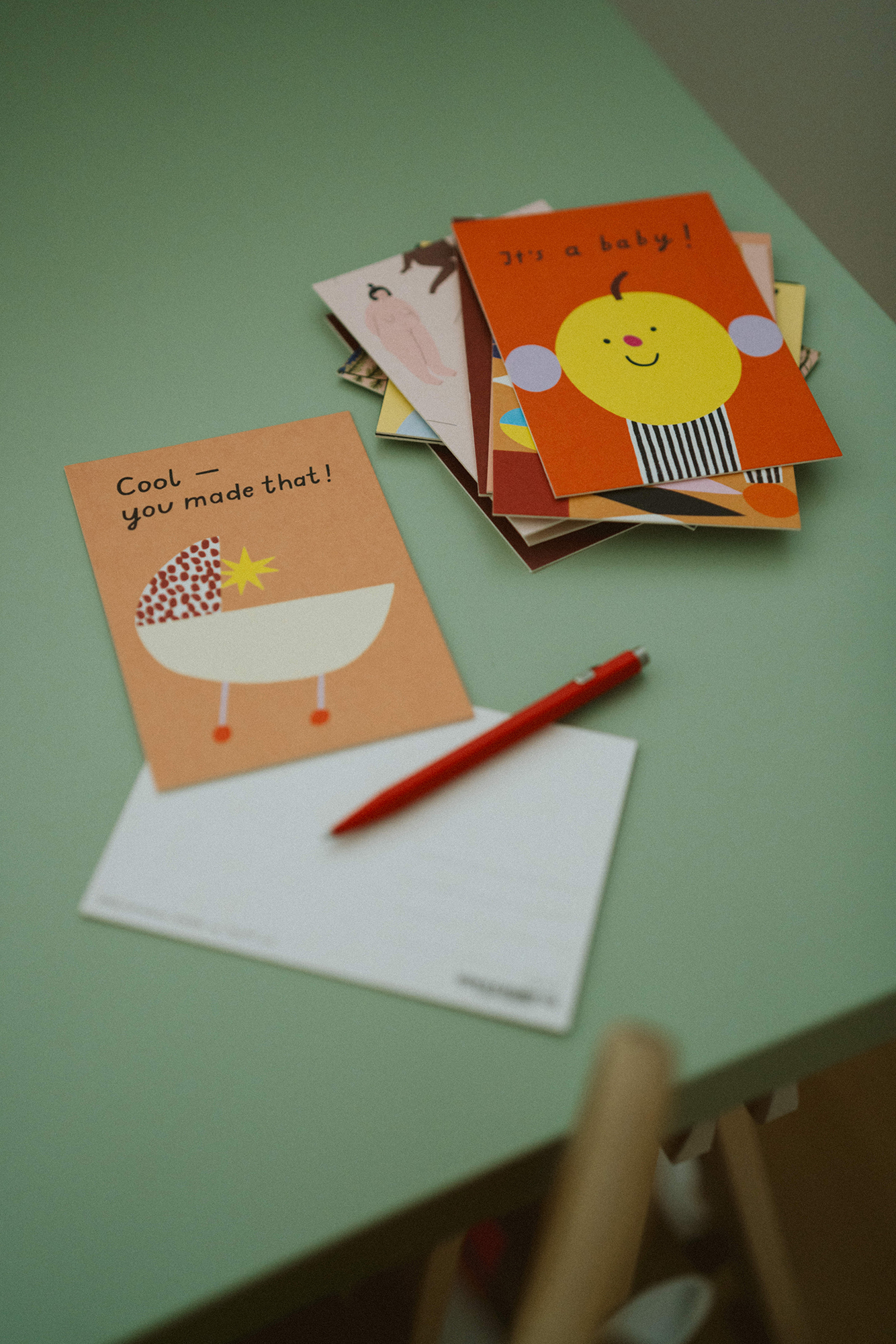 Postkarten von Anna Katharina Jansen auf dicke Holzschliffpappe gedruckt. Baby, Geburtskarte, Geburt