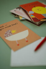 Postkarten von Anna Katharina Jansen auf dicke Holzschliffpappe gedruckt. Baby, Geburtskarte, Geburt