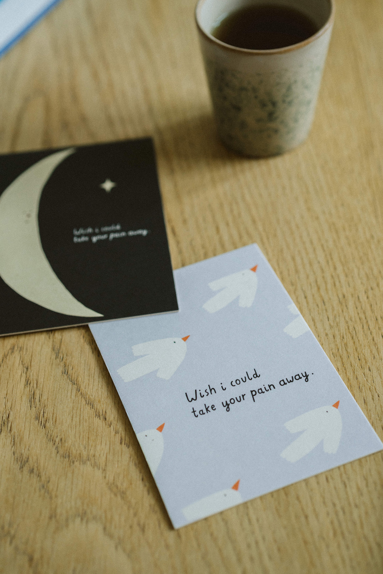 Postkarten von Anna Katharina Jansen auf dicke Holzschliffpappe gedruckt. Beileidskarte: Mond, Stern