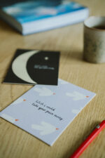 Postkarten von Anna Katharina Jansen auf dicke Holzschliffpappe gedruckt. Beileidskarte: Mond, Stern