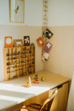 Postkarten von Anna Katharina Jansen auf dicke Holzschliffpappe gedruckt. Motive: Schmetterling, Zitrone, Mond, Stern