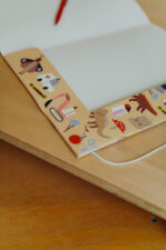 Postmappe, Schulmappe, Blättersammlung für die Grundschule mit hübschen Motiven, Grundfarbe gelb