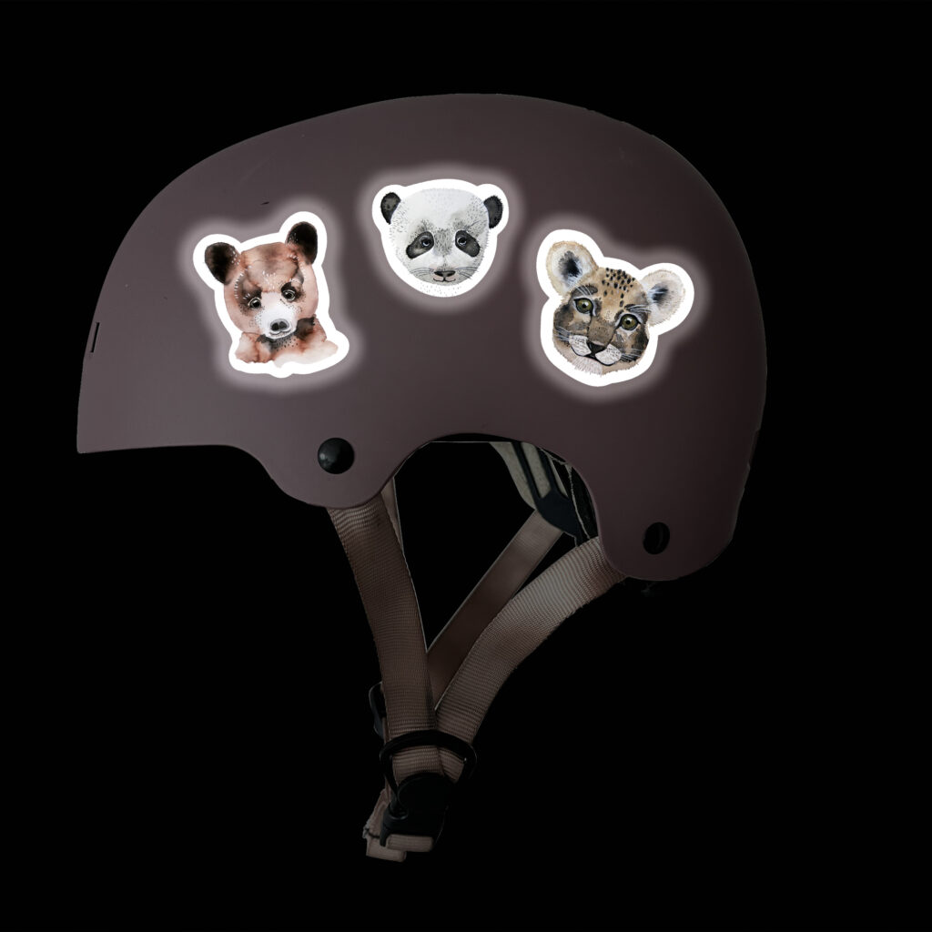 Reflektierende Sticker “Tiny Roar”. Reflektierende Aufkleber auf Fahrradhelm. Motive: Aquarelltiere, Panda, Braunbär, Leopard, Löwe