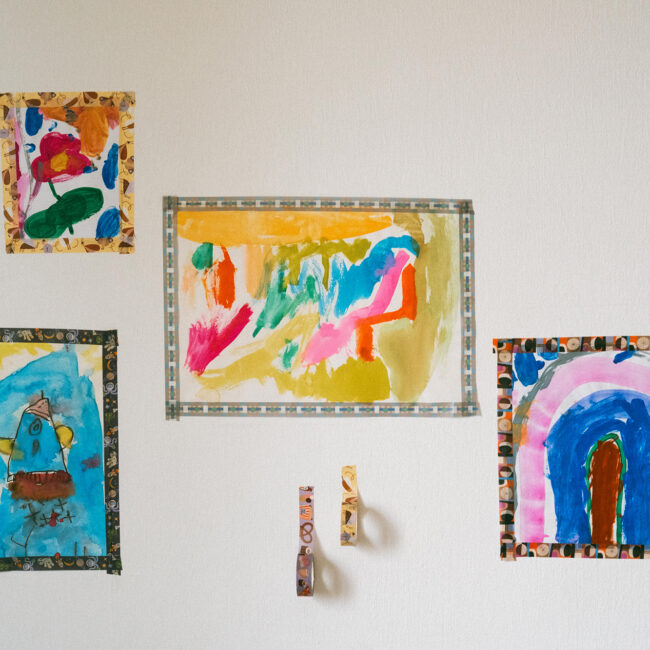 Bilder mit Washitape an der Wand befestigen, buntes Washi Tape, Washi Tape Bilderrahmen, Masking Tape