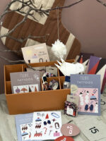 Adventskalender befüllen, Weihnachtsstrumpf, Shocking, Weihnachten Washi Tape, Papierstern, Kindertattoos