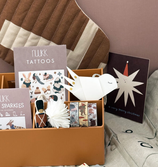 Adventskalender befüllen, Weihnachtsstrumpf, Shocking, Weihnachten Washi Tape, Papierstern, Kindertattoos