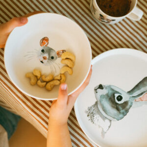 Kindergeschirr aus rPET, recyceltes Plastik, LFGB, EU Standards, Kindertasse, Kinderbecher, Kinderteller, Kinderteller mit Hase, Frühstückstisch, Kinderschüssel, Kinderschälchen mit Maus-Motiv