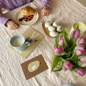 Kindertattoos Osterhase, Ostereier mit Kindertattoos verzieren, Hasenmotive, Ostereier mit Blumenmotiv, Ostertisch